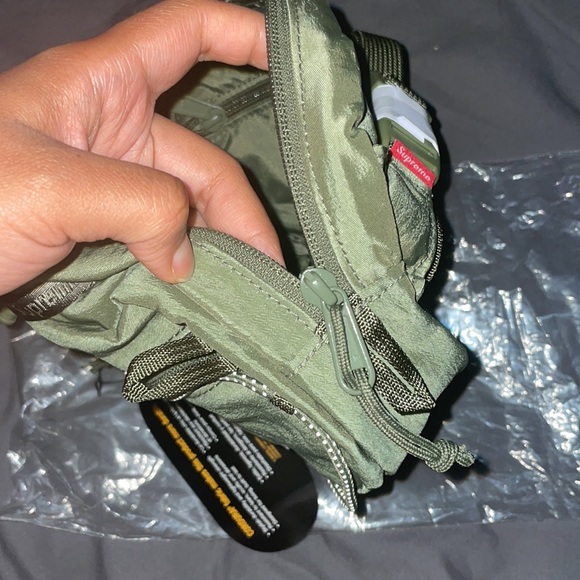✨Host Pick✨ Supreme waist bag (FW20) - Picture 11 of 15
